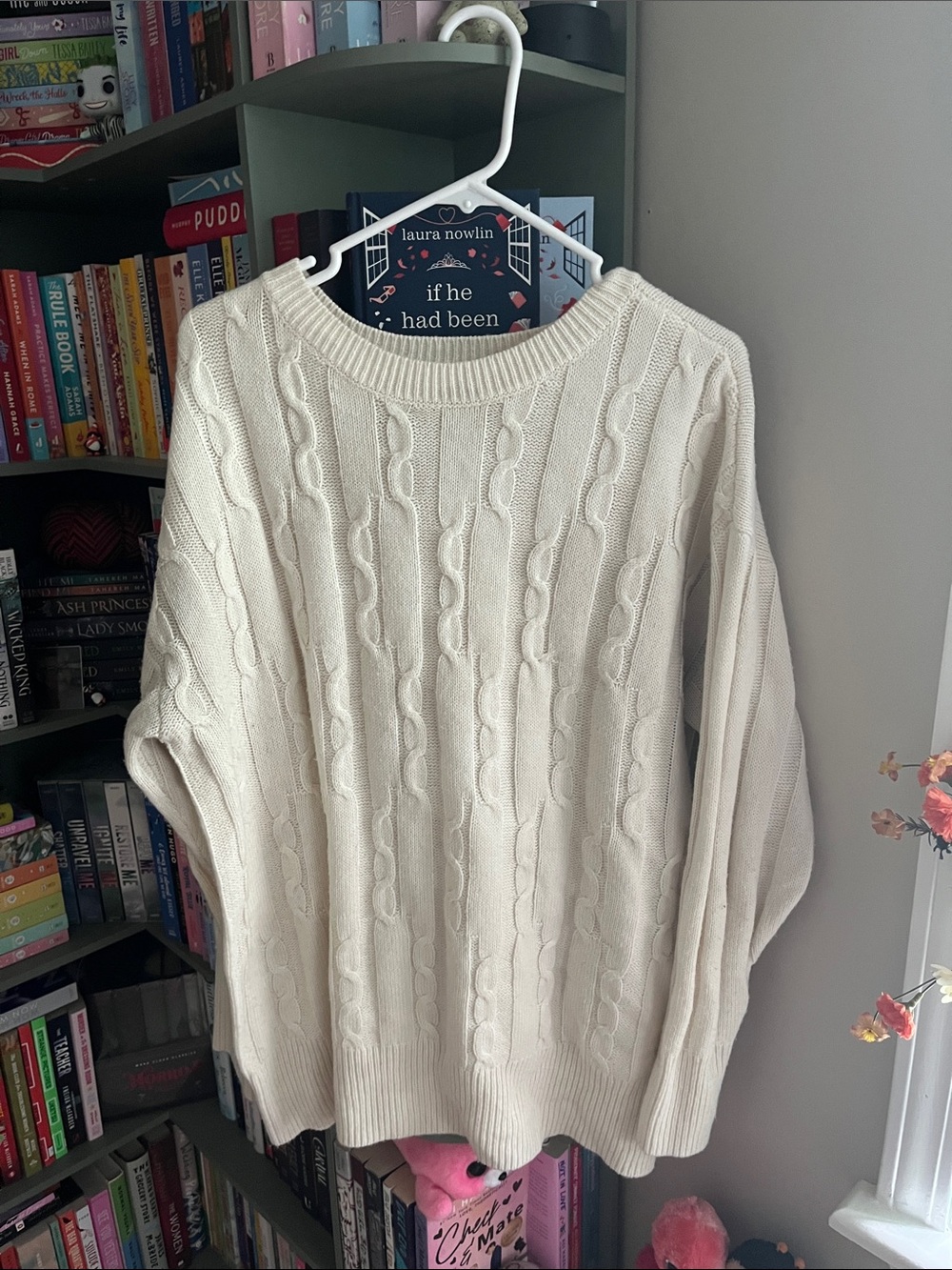 SO Cream Cable-Pattern Crewneck Sweater